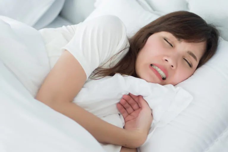 歯ぎしりが続くと危険？
